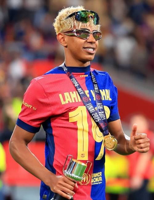 湖人詹姆斯关键封盖锁定胜局