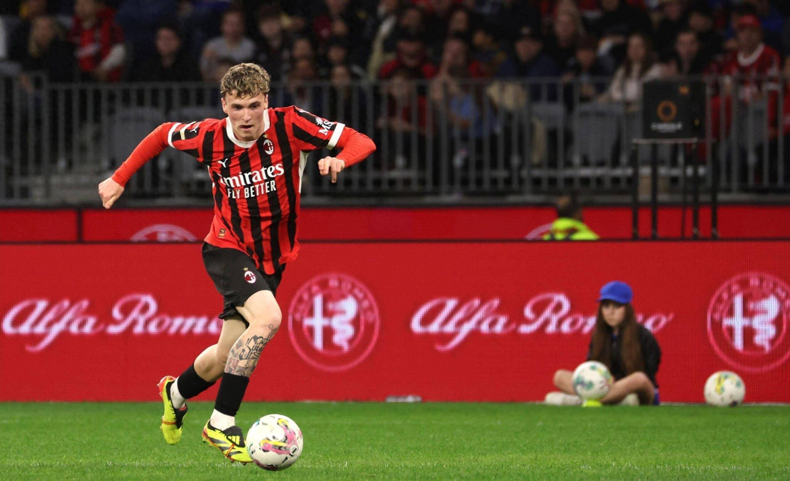 拉波尔塔的圣诞轻松时刻：巴萨主席的亲民魅力与未来布局