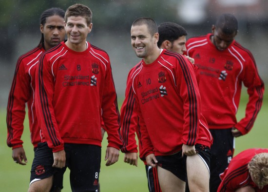 福登调侃小球迷：要这么多签名是不要拿去卖，赚了钱分我一半