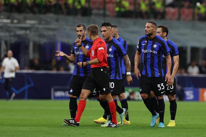 都灵主帅：战平尤文后，主席卡伊罗来更衣室祝贺了球员